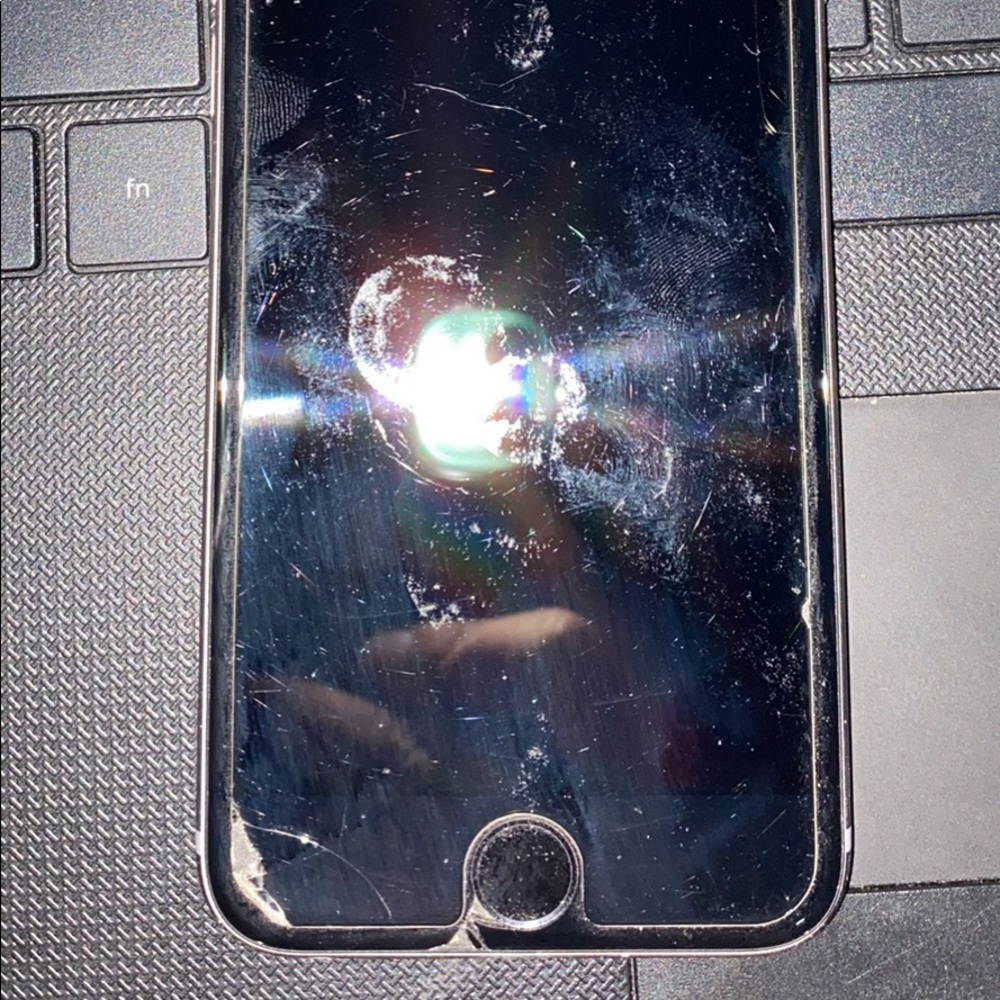 iPhone 6 - Picture 2 of 3